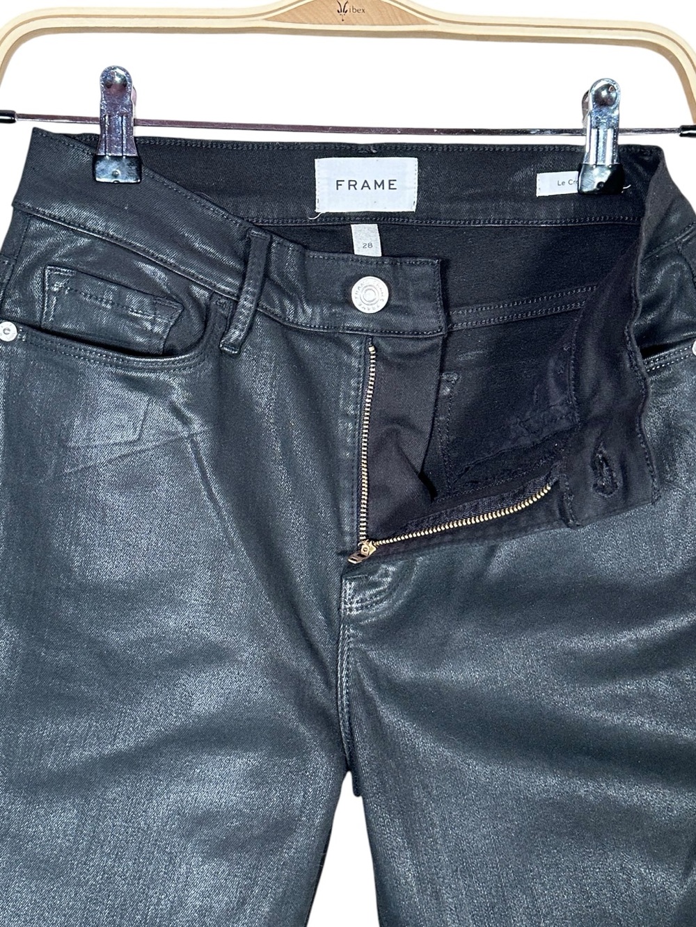FRAME Coated Denim Le Crop Flare in coated noir - Picture 7 of 11